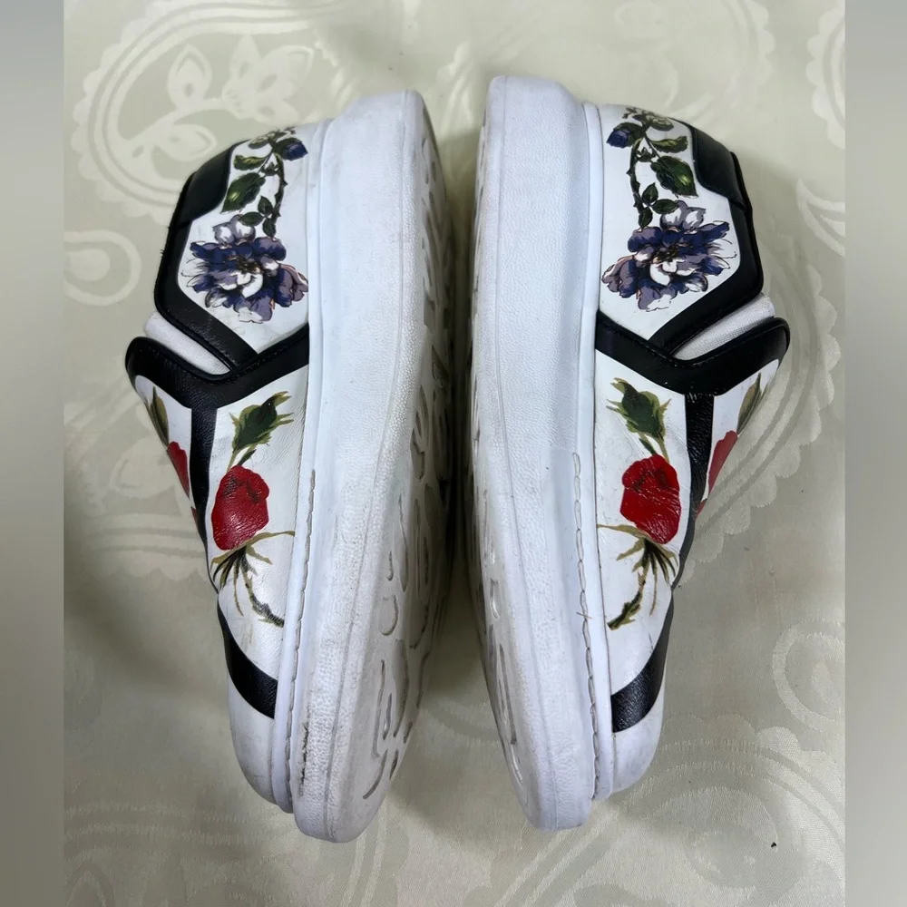 7906: Alexander McQueen Floral Embroidered Slip-On Sneakers EU 39